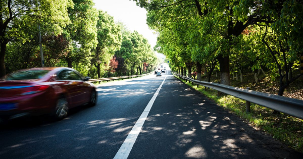 Se schimba regulile din Codul rutier: soferi sanctionati in baza vitezei medii de deplasare, accidentele fara victime se declara online